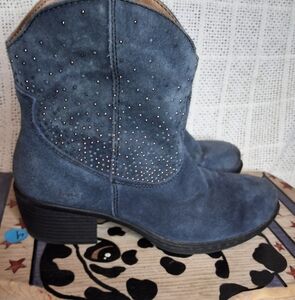 Blue studded suede western style boots 7